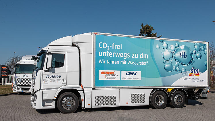 Wasserstoff-Lkws beliefern dm in Nürnberg