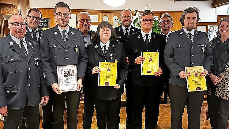 In der Jahreshauptversammlung der FFW Trieb wurden Mitglieder f&uuml;r ihre langj&auml;hrige Treue und Verdienste geehrt.