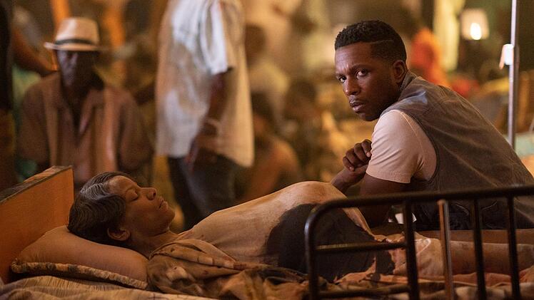 Familienvater Victor (Leslie Odom Jr.) trifft in "Der Exorzist: Bekenntnis" auf finstere, d&auml;monische M&auml;chte.