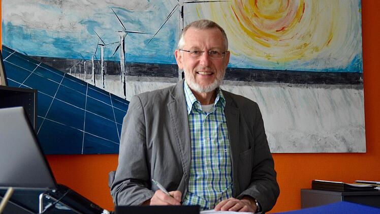 Bürgermeister Waldemar Bug an seinem Schreibtisch.  Foto: Kathrin Kupka-Hahn