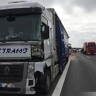 A9: Am Bindlacher Berg krachen vier Lkw ineinander