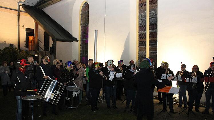 Unter dem Titel  "Samba meets Posaunenchor” wurde am Abend des Reformationstages ein musikalischer Leckerbissen mit Bläsern und Trommlern geboten.Evi Seeger