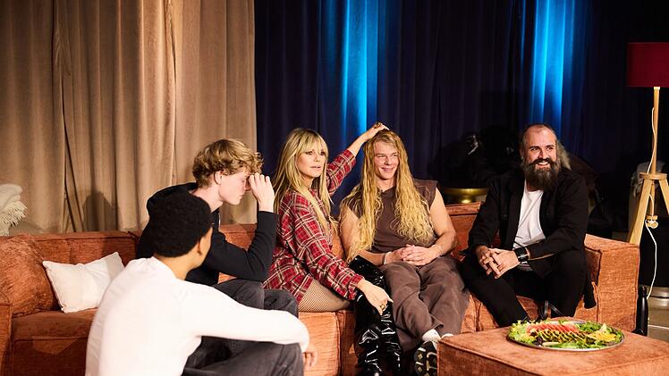 W&uuml;rden Yanneck (Zweiter von rechts) lange Haare stehen?