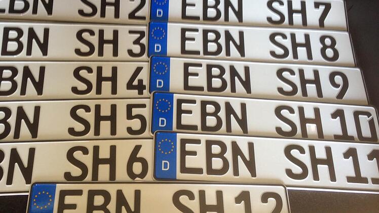 Ein Eberner Spediteur hat für seine Fahrzeugflotte elf EBN-Schilder mit seinen Initialen gesichert. Die Top-Nummer 1 hatte ihm schon jemand weggeschnappt. Foto: privat