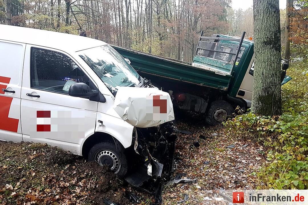 Bei Sigritzau: Laster prallt auf VW-Bus