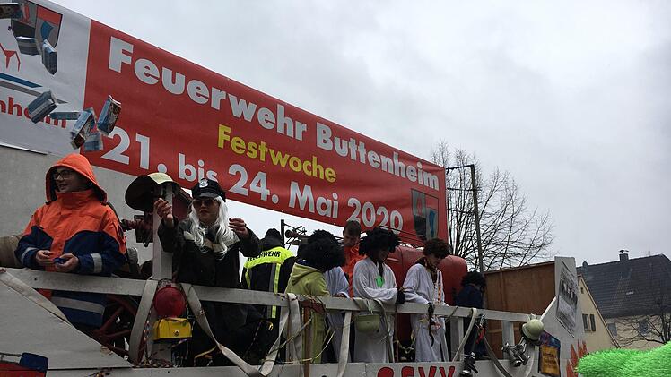 Beim Buttenheimer Faschingszug Foto: Anette Schreiber