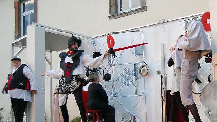 Don Quichotte kämpft gegen vermeintliche Ganoven, die aber brave Benediktinerinnen sind. Foto: Andreas Welz
