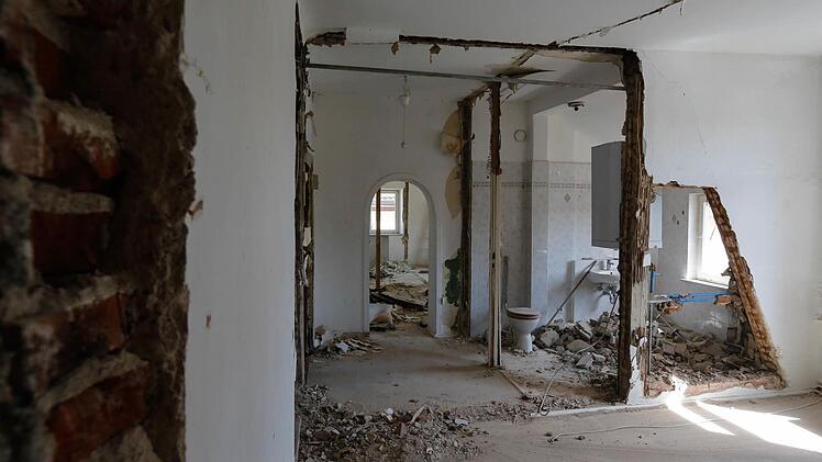 Aus den Wohnungen werden Büros. Dass zum Haus auch 18 Parkplätze gehören, kommt einer gewerblichen Nutzung entgegen. Foto: Matthias Hoch