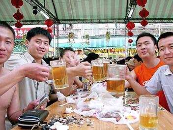 Ein Coburger Prosit auf dem Bierfestival in Qingdao? Vielleicht klappt es damit 2019. Foto: Sören UrbanskyIdpa