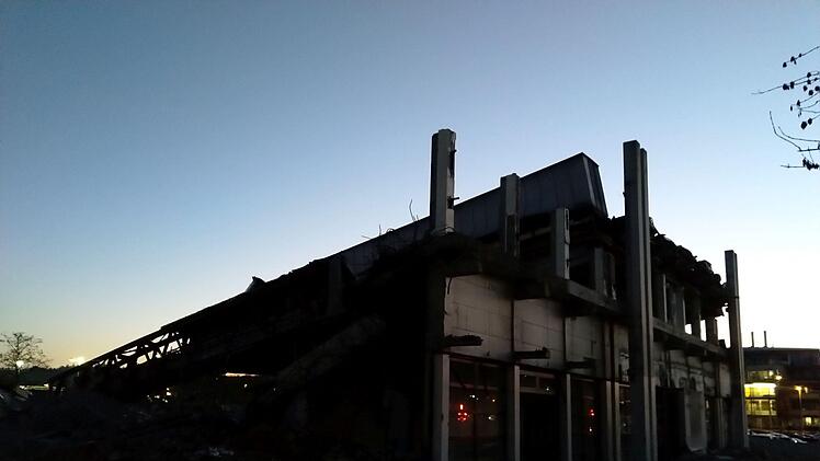 Impressionen vom Abriss der Coburger Angerhalle: 27. FeburarFoto: Jochen Berger