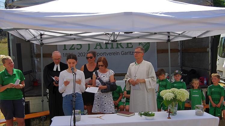 Gottesdienst im Freien zum Jubiläumsfest. Foto: Klaus Werner