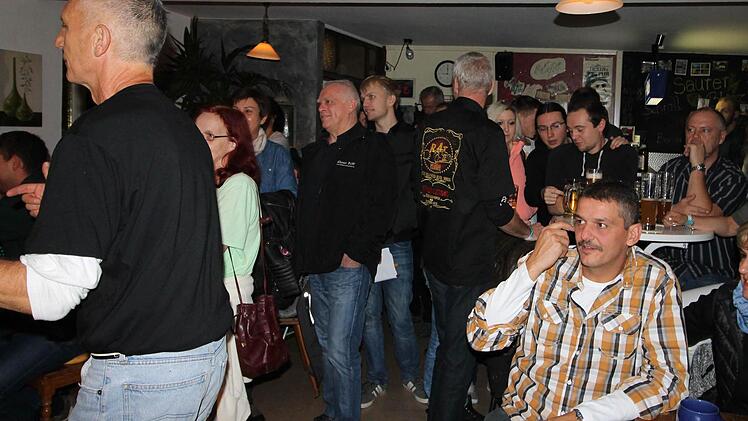 Die Untermerzbacher Band "Lord Locksmith" brachte die Leute im Pizzablitz in Feierlaune.