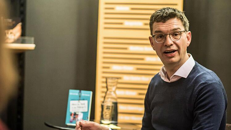 Christian Seltmann stellte seinen Berlin-Band bei einer Lesung in Coburg vor. Foto: Jochen Berger