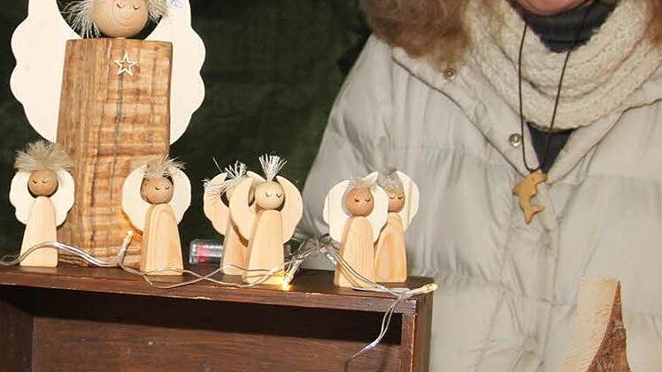 Erika Vollmer hatte Selbstgemachtes aus Holz im Angebot.