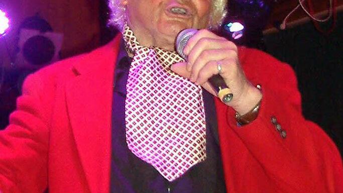 Beim Auftritt des Elferrates glänzte Arthur Kraus in diesem Jahr als "Heino"-Imitation.