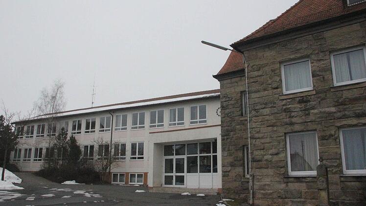 Neubau (links) und Altbau des Gehülzer Schulkomplexes  Foto: Friedwald Schedel