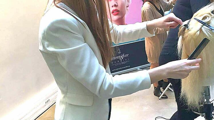 Laura Wanka aus Neuenmarkt bei der Schulung in Paris. Foto: privat