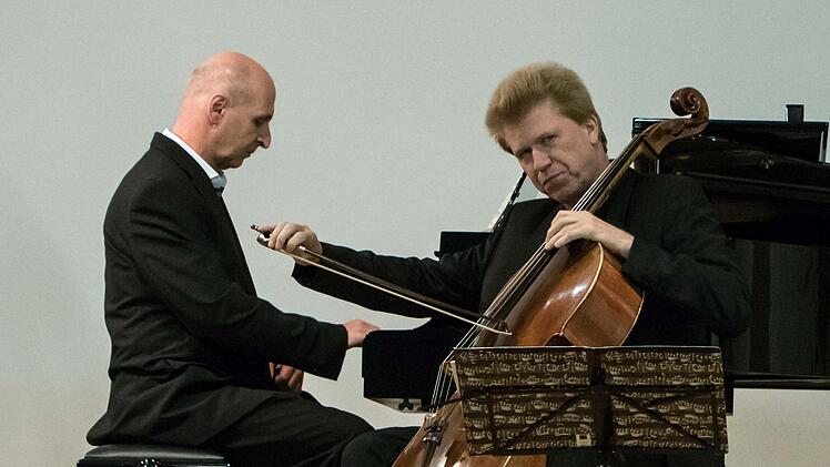 Der Cellist Michal Kanka und der Pianist Jaromir Klepác gastierten in Coburg.Foto: Jochen Berger