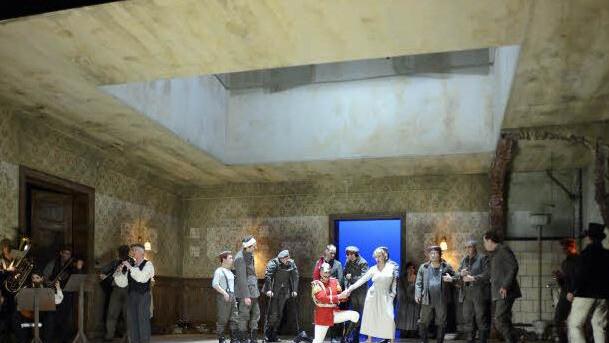 Wirtshausszene aus der Würzburger "Wozzeck"-Inszenierung