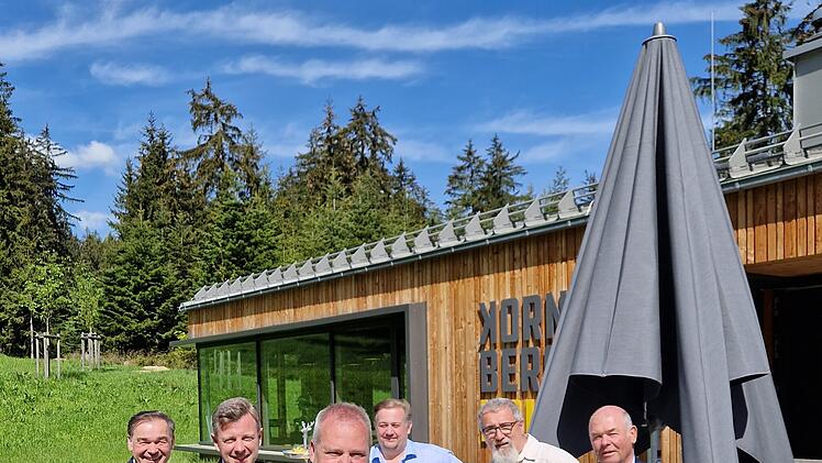 Hof: Neuer Pächter vorgestellt - Kornberghaus öffnet ab 1. Juni unter neuer Führung