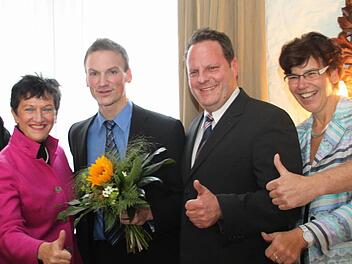 Die SPD  schickt bei der Bundestagswahl  2013       Simon Moritz ins Rennen. Unser Bild zeigt  Moritz    (Vierter von   rechts)  mit  (von links)  Jonas Merzbacher (Unterbezirk Bamberg), MdL Inge Aures,   dem  Kulmbacher  OB-Kandidaten  Ingo Lehmann, MdL  Susann Biedefeld und Hans-Peter  Marx (Unterbezirk Lichtenfels).  Foto: Hartmann