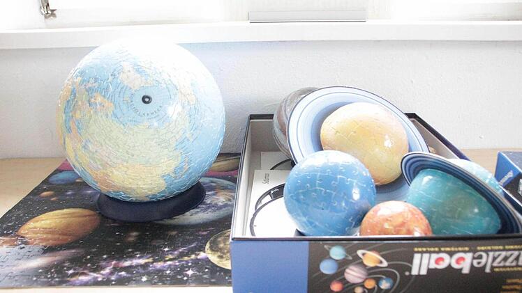 Und natürlich Planeten zum Basteln.