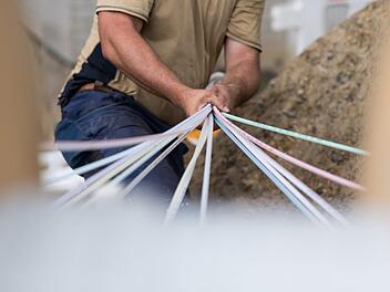 Die Stadtwerke Forchheim verlegen Rohre und Kabel - die Firma Stadtnetz Bamberg kümmert sich um den Netzbetrieb. Symbolfoto: Guido Kirchner/dpa
