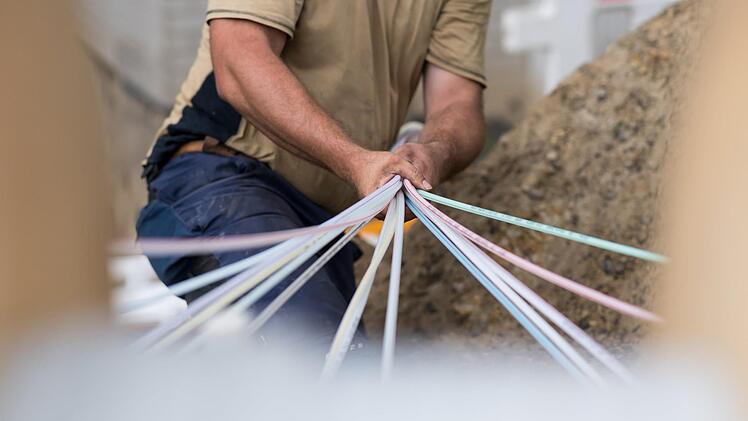 Die Stadtwerke Forchheim verlegen Rohre und Kabel - die Firma Stadtnetz Bamberg kümmert sich um den Netzbetrieb. Symbolfoto: Guido Kirchner/dpa