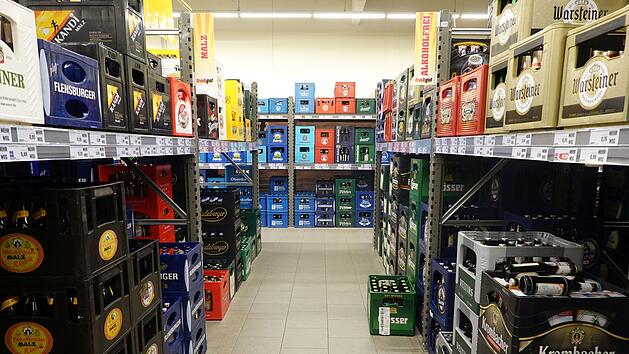 Bier-Auswahl in einem Getr&auml;nkemarkt (Symbolbild).