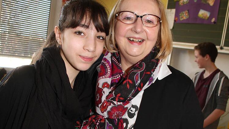 Diala ist richtig froh, dass sie an der Schule von Heidi Koblofsky sein darf. Foto: Sonja Adam