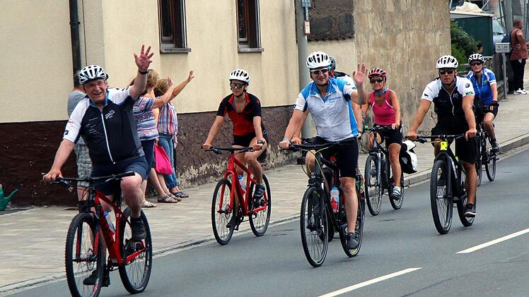 Joachim Herrmann (l.) führte die Radltour an.  Foto: Richard Sänger