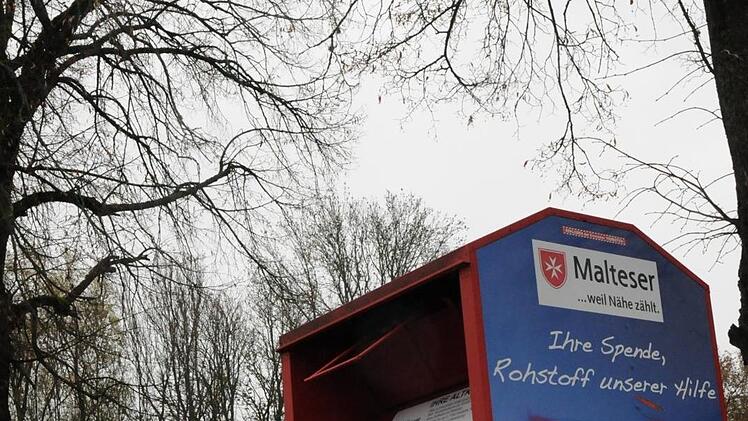 Gleiche Stadt, ein anderer übervoller Container ... Foto: Natalie Schalk
