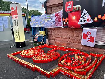 Stockstadt: Wegen drohender Standort-Schlie&szlig;ung - "Beeindruckende Mahnwache" vor Papierfabrik