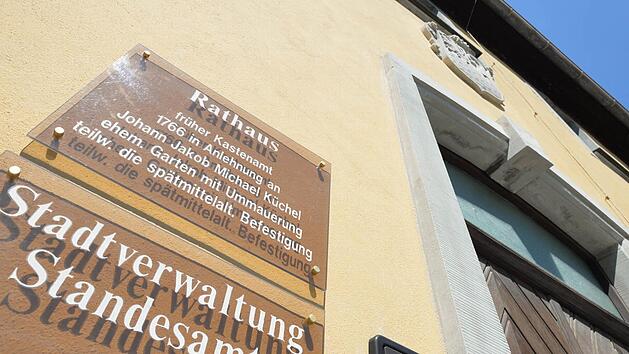 Die ehemalige Leiterin der Stadtkasse in Scheßlitz hatte zwischen 2009 und 2013 rund 100 000 Euro an öffentlichen Geldern veruntreut. Ein Schuldgeständnis hat die 57-Jährige jedoch nicht abgelegt.  Foto: Ronald Rinklef