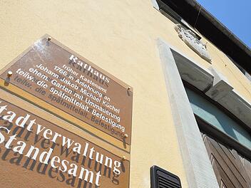 Die ehemalige Leiterin der Stadtkasse in Scheßlitz hatte zwischen 2009 und 2013 rund 100 000 Euro an öffentlichen Geldern veruntreut. Ein Schuldgeständnis hat die 57-Jährige jedoch nicht abgelegt.  Foto: Ronald Rinklef