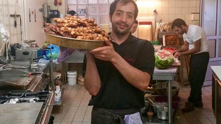 Aziz A. war bei seinen Kollegen in der Bamberger Gastronomie sehr beliebt. Er hatte Aussicht auf eine feste Stelle als Küchenhilfe. Doch vor einer Abschiebung hat ihn das nicht geschützt.  Foto: privat