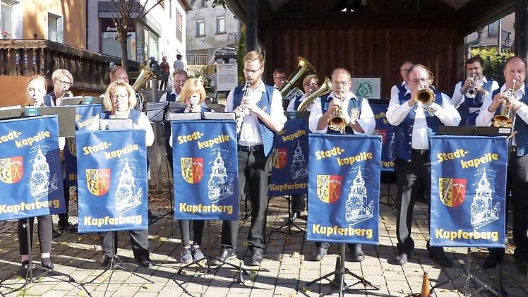 Die Kupferberger Stadtkapelle beim Musizieren Foto: Klaus-Peter Wulf