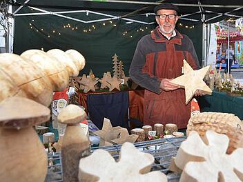 Viel (Kunst)-handwerkliches war auf dem Nüdlinger Weihnachtsmarkt zu sehen.  Foto: Peter Rauch