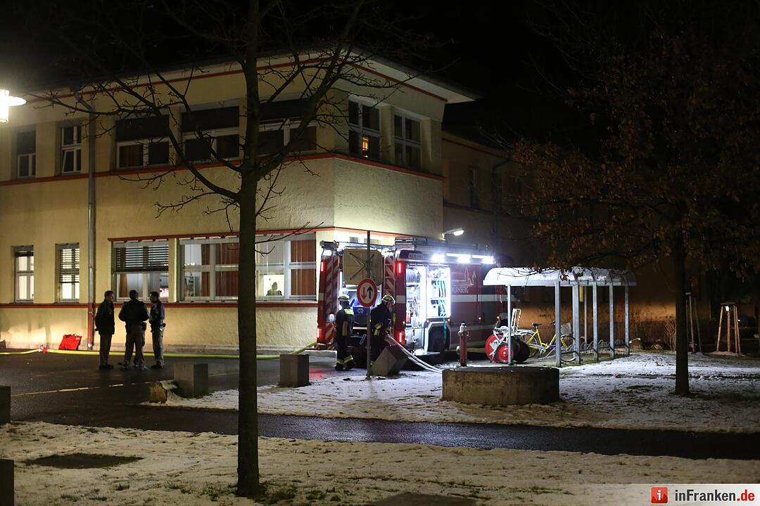 Bett fing im Klinikum Feuer - Großeinsatz der Rettungskräfte in Nürnberg-Nord