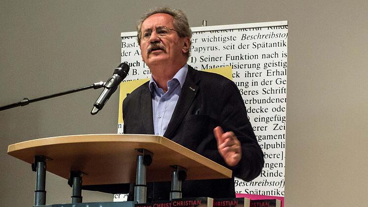 "Die Alternative oder: Macht endlich Politik!": Christian Ude stellte sein neues Buch in Coburg vor. Foto: Jochen Berger