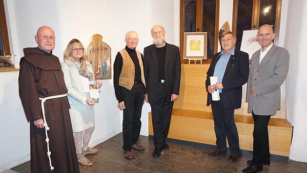 Die neue Ausstellung im Bruder-Franz-Haus auf dem Kreuzberg mit den Künstler Karlos Aha  und  Dieter Robert Frank wurde offiziell im Rahmen des Rhöner Krippenswegs eröffnet. Das Bild zeigt von links: Pater Georg Andlinger, Dr.  Astrid Hedrich-Scherpf, Karlos Aha, Dieter Robert Frank, Hanns Friedrich und Thorn Plöger. Marion Eckert