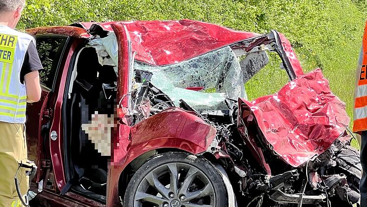 B27 bei Veitshöchheim: Tragischer Unfall mit zwei Toten - Bergungsmaßnahmen dauern an