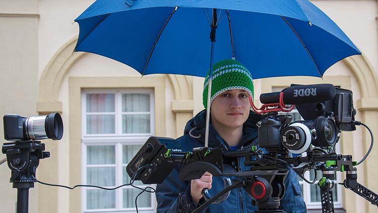 Lukas Miller aus Nürnberg will fünf Extremsportler mit der Videokamera begleiten. Für sein ehrgeiziges Projekt wirbt der 23-jährige Design-Student im Netz um finanzielle Unterstützung. Fotos: Privat