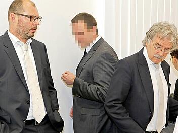 Heinz W. (Mitte) mit seinen Verteidigern.  Foto: FT-Archiv/Matthias Hoch
