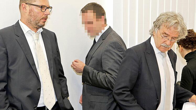 Heinz W. (Mitte) mit seinen Verteidigern.  Foto: FT-Archiv/Matthias Hoch