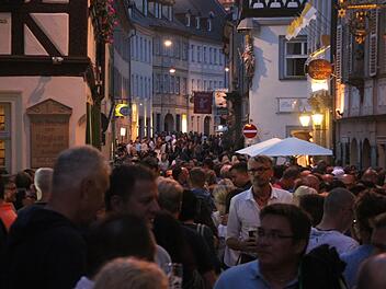 Trotz der Absage der Sandkerwa erwartete die Polizei am Freitag - wie auch schon hier am Donnerstag - ein erhöhtes Besucheraufkommen im Sandgebiet. Nun zieht die Polizei Bilanz von der Nacht auf Samstag.  Foto: Rüdiger Klein