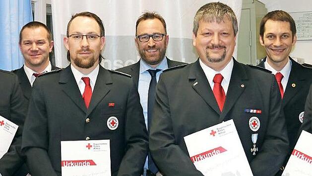 Ehrungen bei der BRK-Bereitschaft Weidhausen (von links): Marc Bechauf, Kreisbereitschaftsleiter Claus Weigand, Rainer Pohl, Bürgermeister Markus Mönch, Michael Schiller, stellvertretender Kreisbereitschaftsleiter Daniel Völler und Thomas Kirchner  Foto: Alexandra Kemnitzer