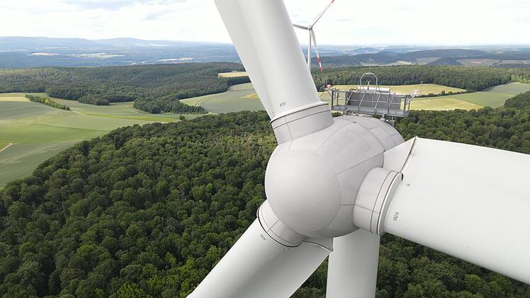 Drei Windräder sind in diesem Jahr oberhalb von Sulzthal ans Netz gegangen. Insgesamt stockt in Bayern jedoch der Windkraft-Ausbau seit Jahren.