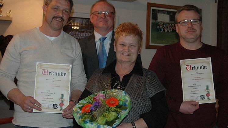 Ehrungen beim SCK Oberwildflecken (von links): Boris Lormehs, Harald Huber, Roswitha Reder und Georg Zurek. Foto: Sebastian Schmitt-Mathea