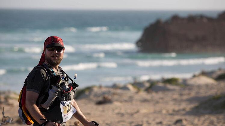 Julian Popp auf der 70-Kilometer-Strecke auf der Kapverden-Insel Boa Vista. Foto: Markus Süße